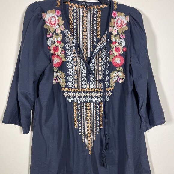 Andree by Units Women's LS Heavy Floral Embroider V-Neck Top Small - Picture 1 of 5